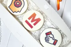 Migros-Bank-giveaway-box